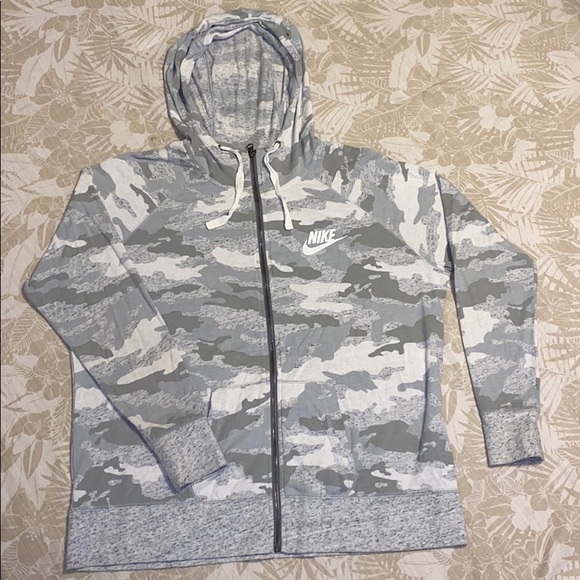 Nike Tops - Nike Sweatshirt